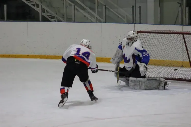 Хоккеисты боролись за золото, фигуристки радовали выступлениями на Спартакиаде по хоккею с шайбой