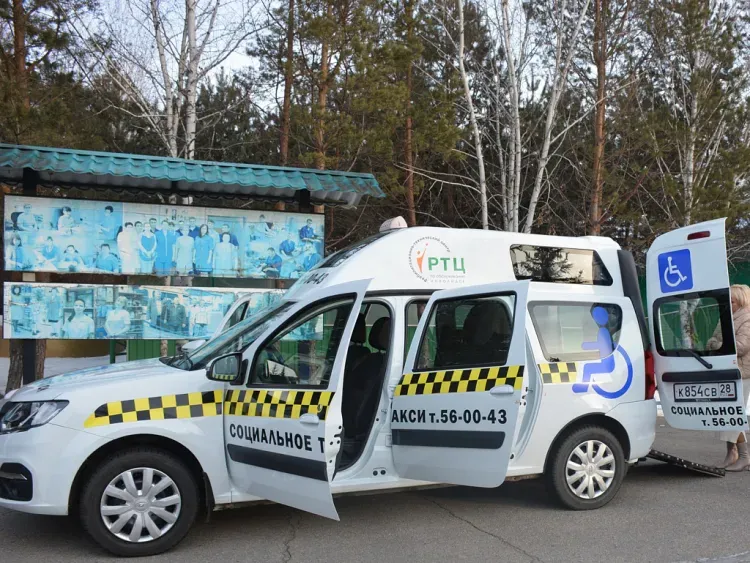 Амурчанам с инвалидностью стали выделять больше средств на социальное такси