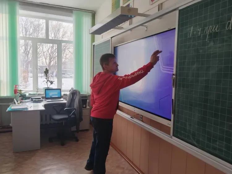 Волонтеры ЗабЖД провели цикл профилактических встреч в школах Белогорска Амурской области