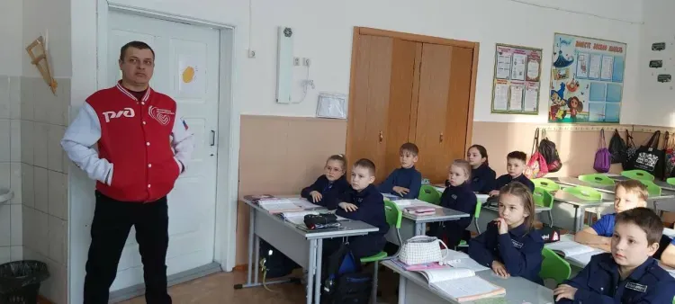 Волонтеры ЗабЖД провели цикл профилактических встреч в школах Белогорска Амурской области