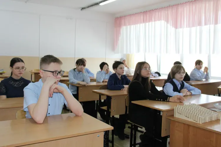 Беседы по предупреждению правонарушений провели в школах Свободного после случая с подростками, оставившими на рельсах посторонние предметы 