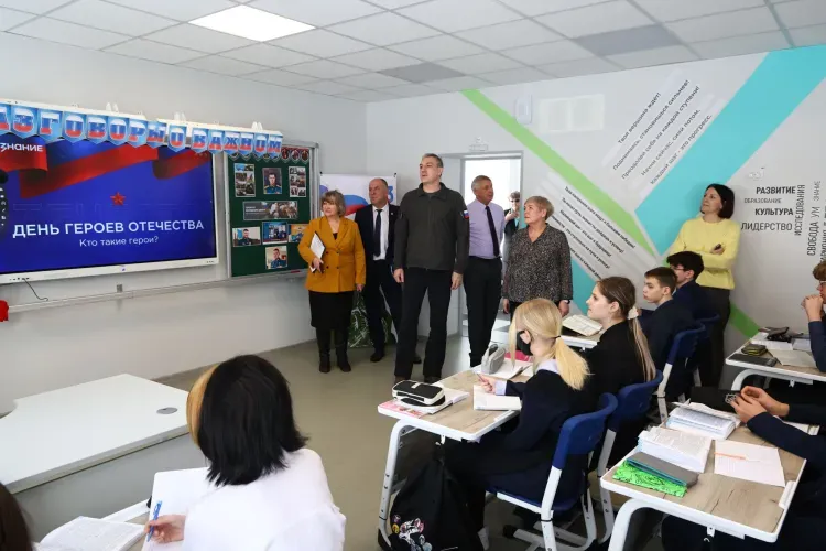 Василий Орлов посетил школы Бурейского округа после ремонта