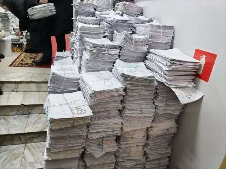 Из здания правительства Приамурья вывезли макулатуру для победы региона во всероссийской акции