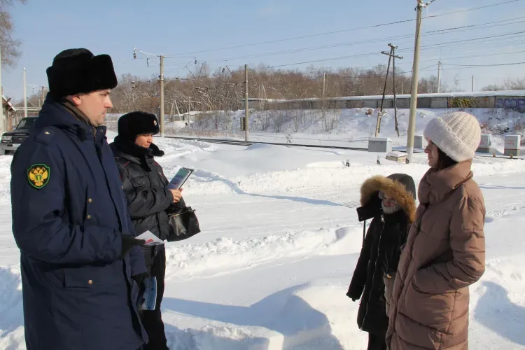 Сотрудники ЗабЖД провели профилактический рейд на травмоопасных участках железной дороги в Свободном Амурской области
