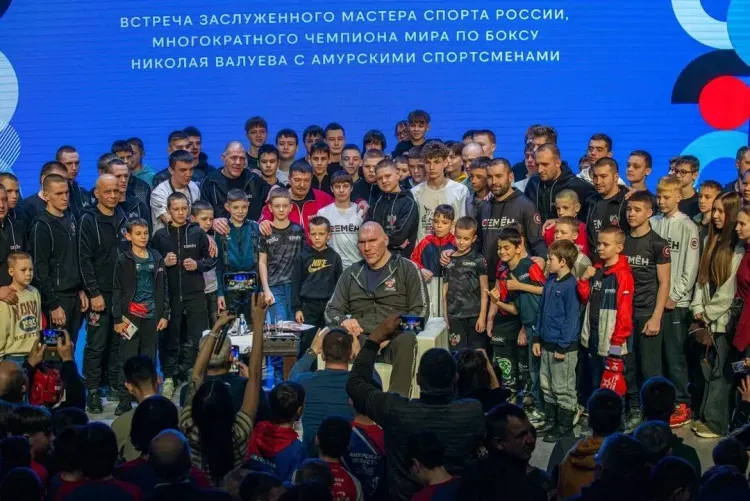 Звезда бокса Николай Валуев рассказал амурчанам о своем коронном ударе