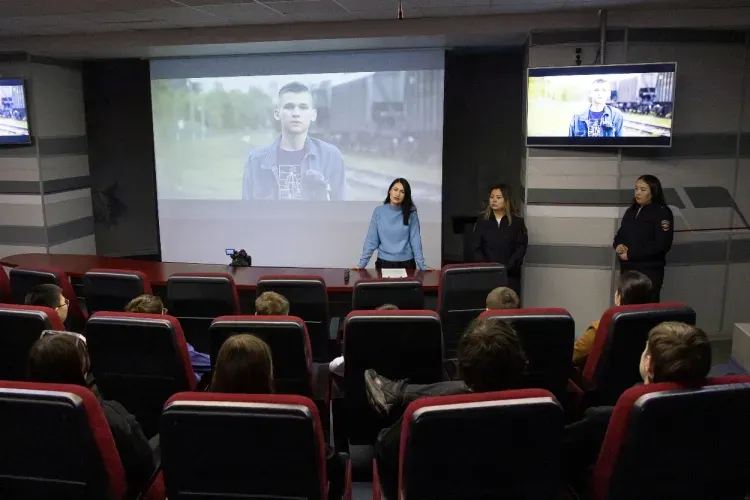 Встреча-экскурсия «Школьникам – о безопасности» прошла в Инженерном центре ЗабЖД 