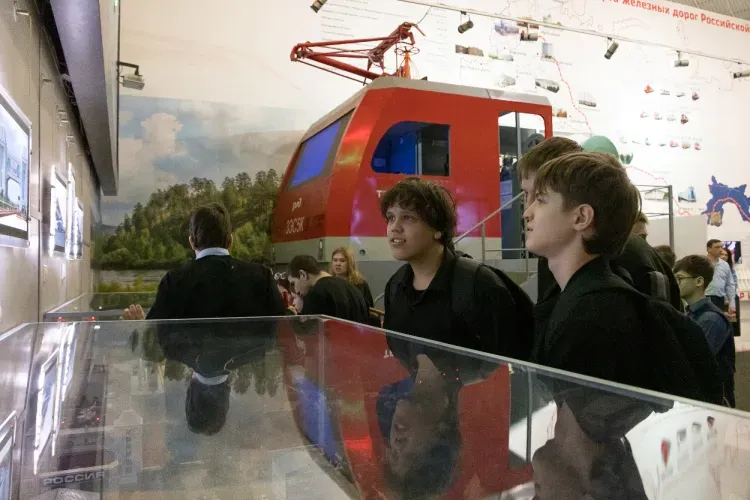 Встреча-экскурсия «Школьникам – о безопасности» прошла в Инженерном центре ЗабЖД 