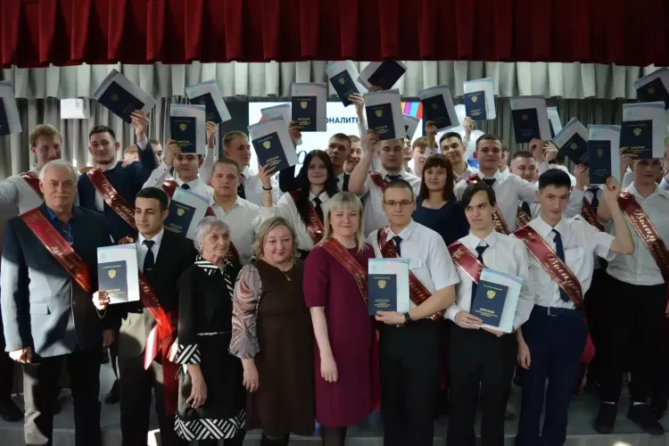 Дипломы выпускникам-железнодорожникам вручили в Тынде