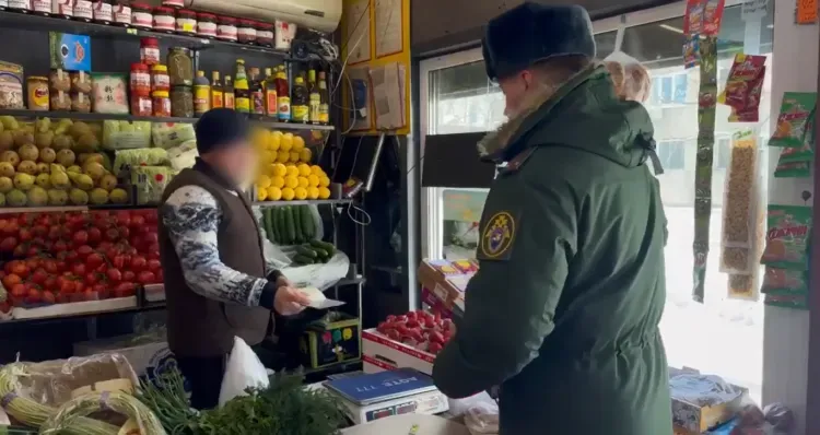 Бывшим мигрантам вручили повестки в военкомат в Благовещенске