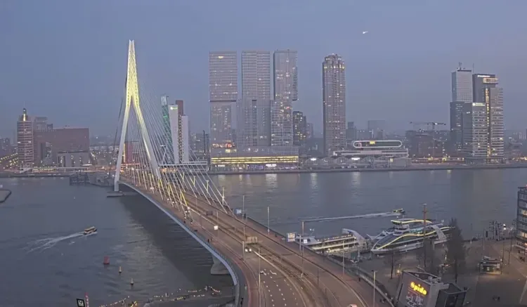 Крупный метеорит взорвался в небе над Европой