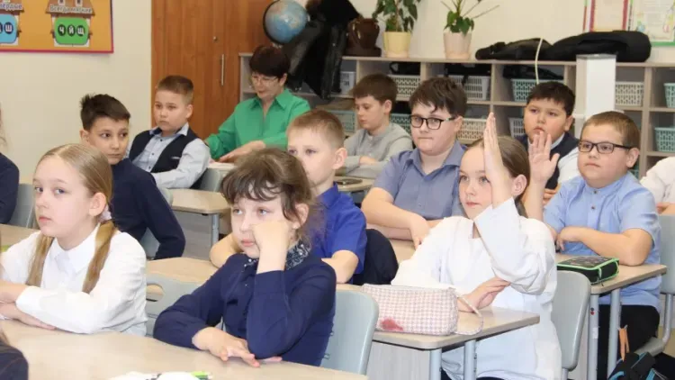 Сотрудники ЗабЖД рассказали о правилах безопасности на железной дороге школьникам из города Свободный Амурской области