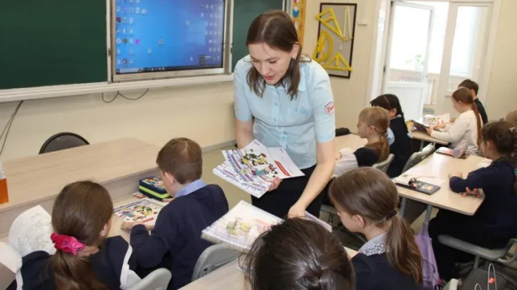 Сотрудники ЗабЖД рассказали о правилах безопасности на железной дороге школьникам из города Свободный Амурской области