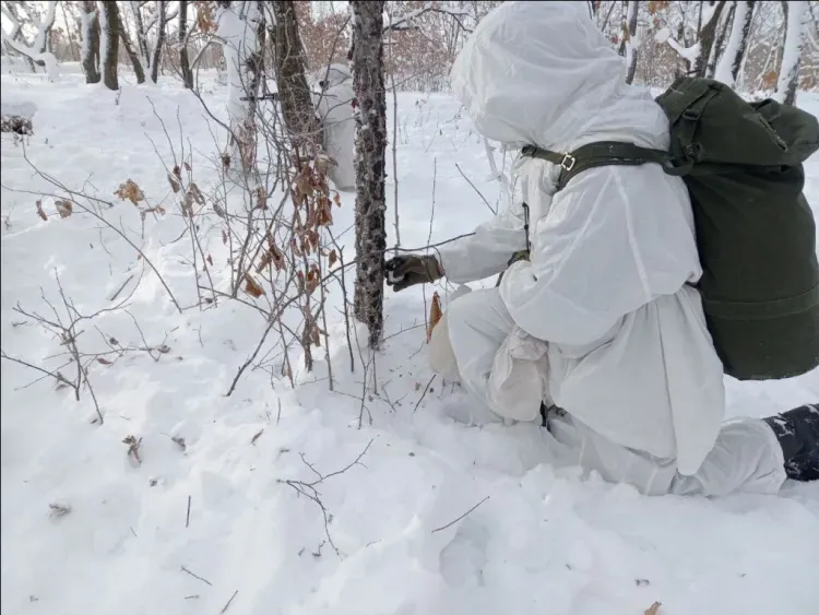 Мотострелки учились обезвреживать «растяжки» и взрывоопасные ловушки 