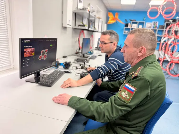 Военком из Амурской области проверил силы в управлении дроном