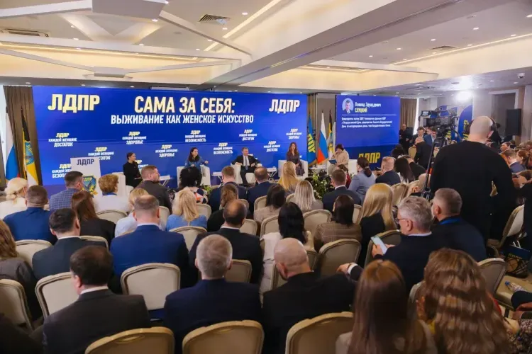 Делегация Амурского отделения ЛДПР приняла участие в обсуждении мер поддержки женщин на федеральном уровне