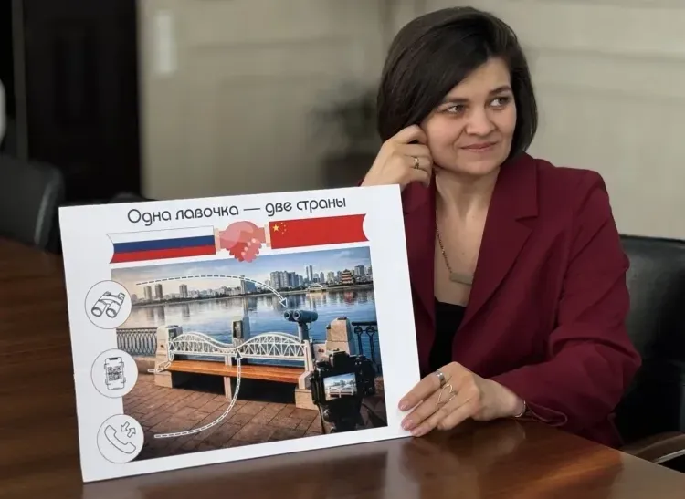 Школьник придумал лавочки для общения между жителями России и Китая