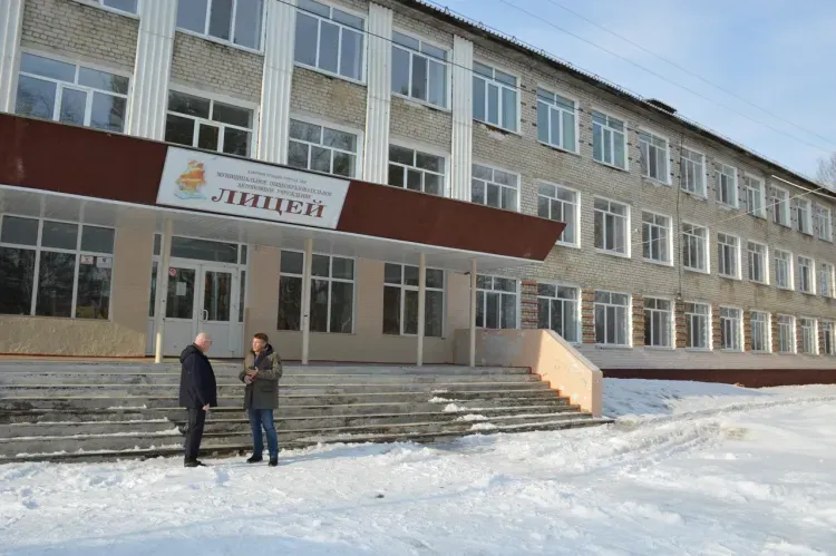 Капремонт в лицее, который еще ни разу не ремонтировали, продолжается по нацпроекту