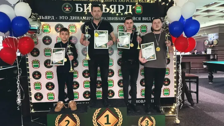«Московская пирамида» испытала мастерство амурских бильярдистов
