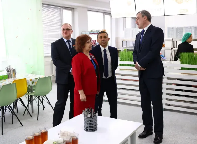 Изменение программы школьных кафе в Приамурье поддержал Василий Орлов