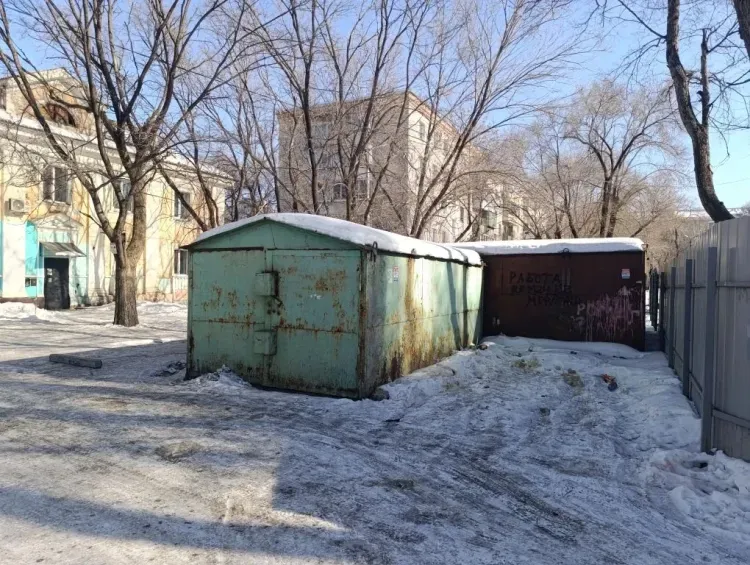 Безнадзорный пустырь в центре Благовещенска