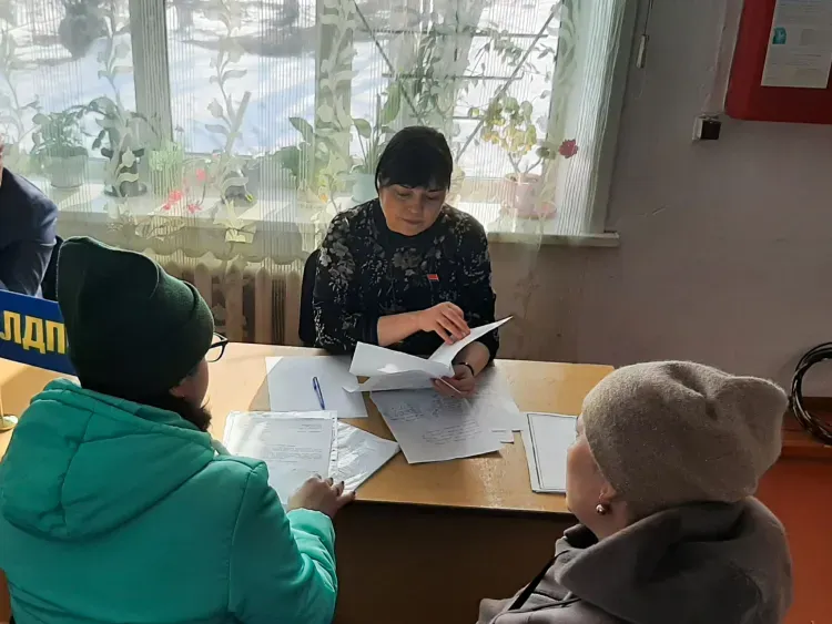 Депутат ЛДПР разбирается с медобслуживанием, некачественной водой и аварийным жильем жителей Буреи