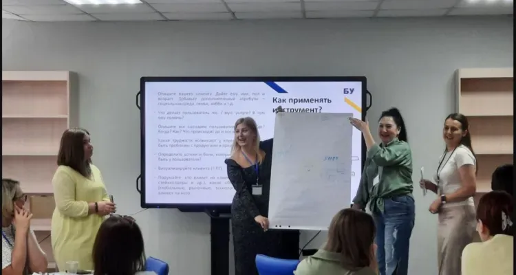 Меньше очередей и бумажной волокиты: госслужащих в Амурской области учат работе с людьми