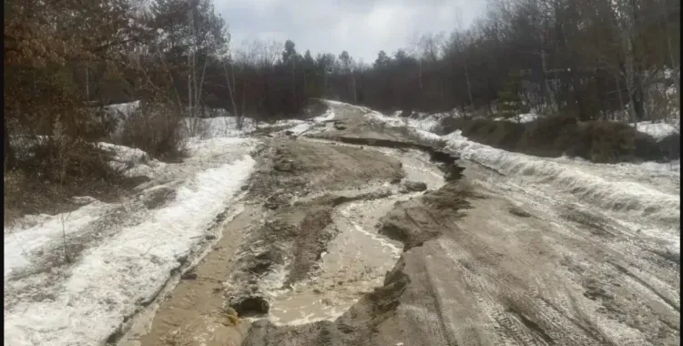 Вода отрезала доступ к селу