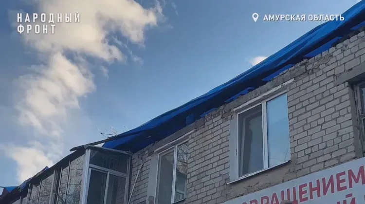 В Благовещенске рухнула крыша дома, ремонт которой отложили
