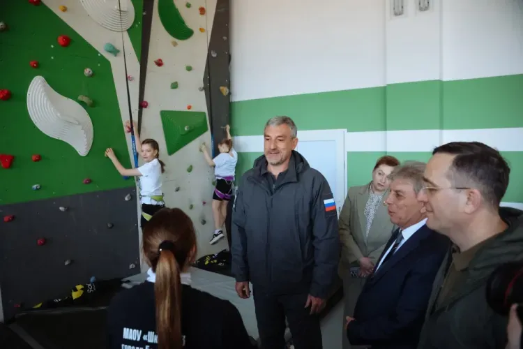 Уличный скалодром установить в Белогорске предложил Василий Орлов