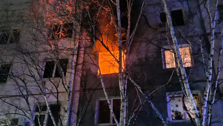 Крупный пожар в Благовещенске потушили: есть пострадавшие и погибшая