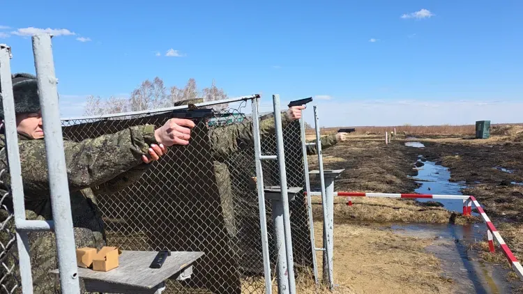 Сильный ветер не испортил соревнования по стрельбе среди военных в Приамурье