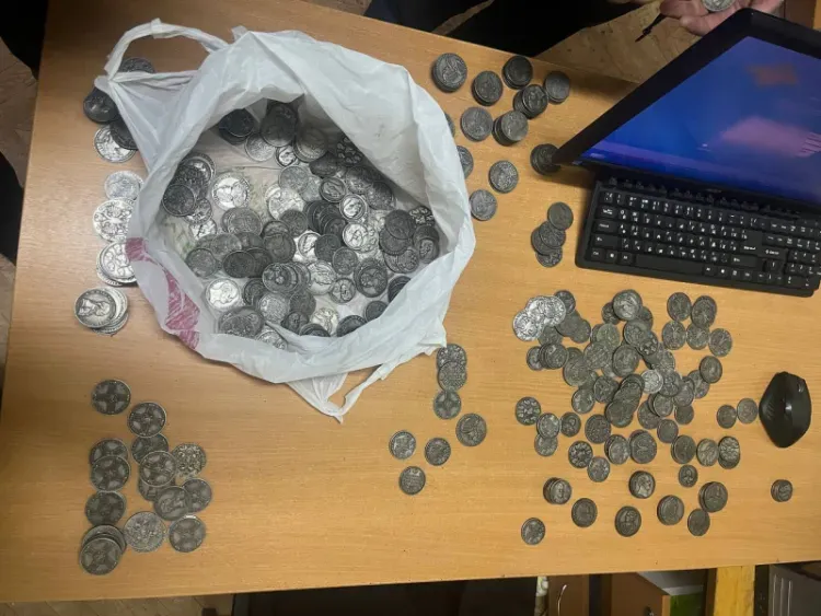 Монеты с маркетплейса под видом антиквариата купили у мошенника пятеро амурчан