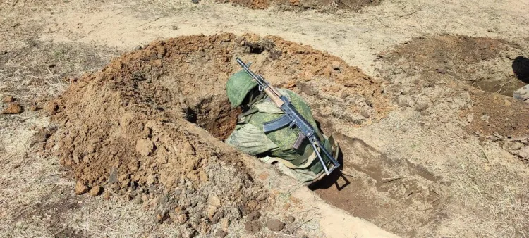 Окопы для стрельбы учились оборудовать мотострелки на амурском полигоне