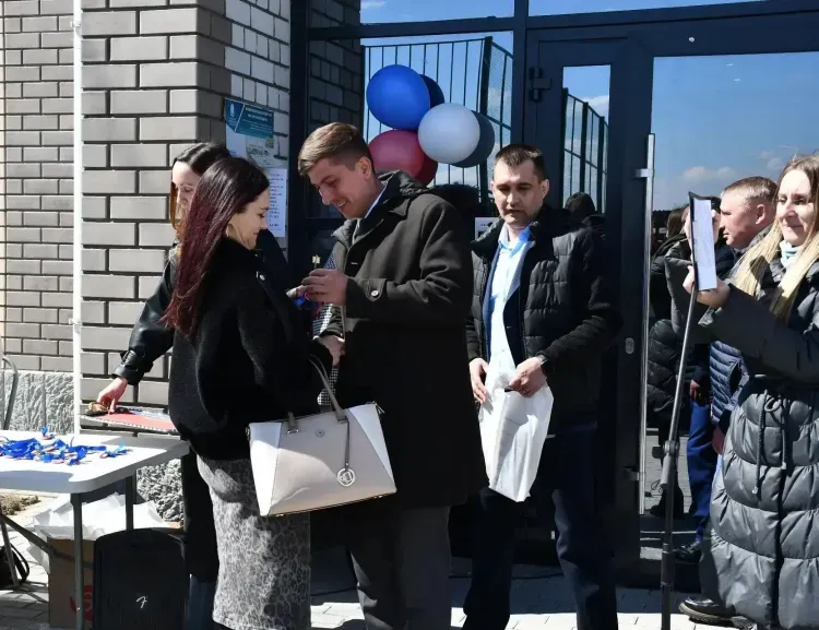 Первые ключи от квартир для переселенцев из аварийного жилфонда вручили в Благовещенском округе