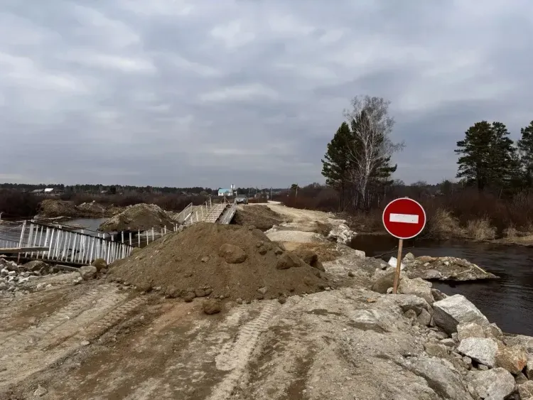 Временная дорога к селу в Шимановском округе закрыта для проезда