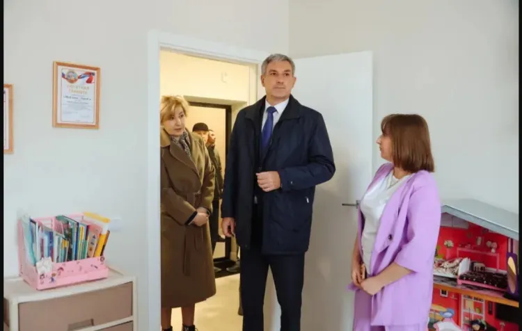 Губернатор Приамурья поговорил с жильцами арендного дома для участников спецоперации, учителей и врачей