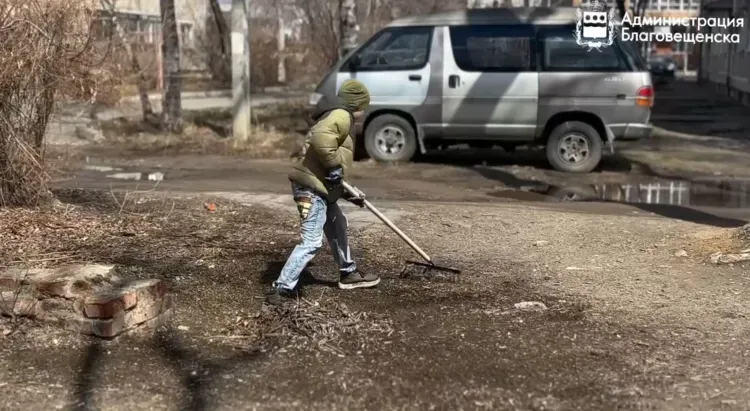 Благовещенцы массово вышли на субботник