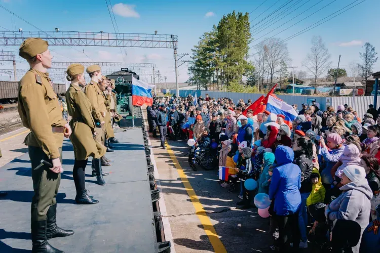 Сотрудники вокзалов окажут помощь маломобильным гражданам во время встречи ретропоездов «Победа» на станциях ЗабЖД