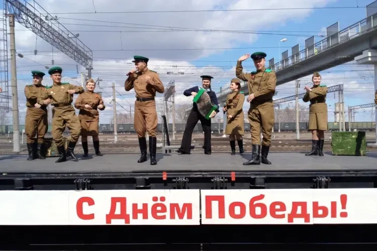 Праздничное следование двух ретропоездов «Победа» началось на Забайкальской железной дороге