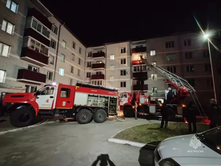 Квартиру, в которой загорелся электровелосипед, тушили в Белогорске