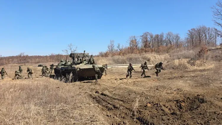 Военнослужащие из Приамурья освободили пункт противника и отразили контратаку в ходе учения
