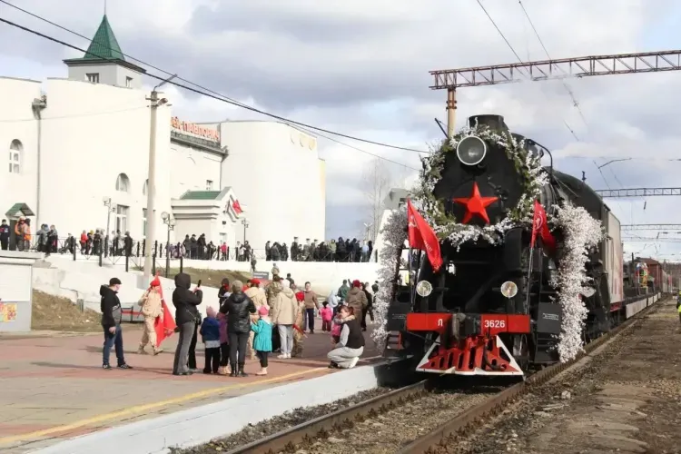 Более 13 тысяч жителей Приамурья встретили ретропоезд «Победа» ЗабЖД