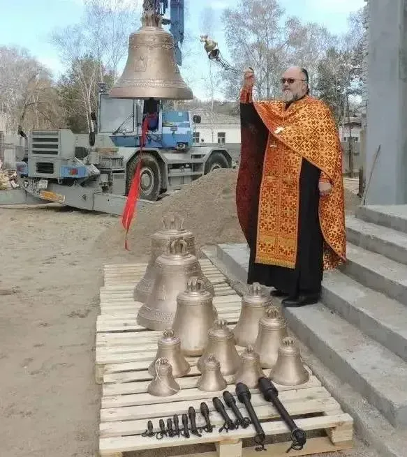 Колокола для храма ДВОКУ освятили в день памяти великомученика