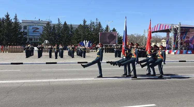 Парад Победы прошел в Белогорске, где дислоцируется штаб армии ВВО