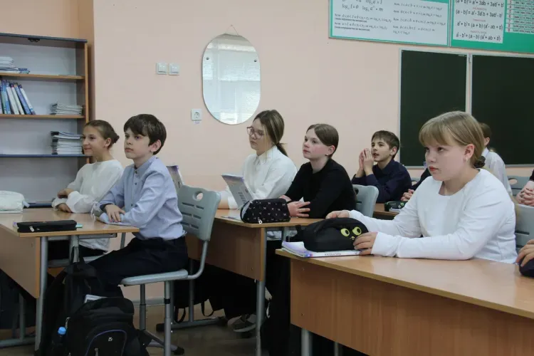 Сотрудники ЗабЖД провели лекции по безопасности в школах Свободного в преддверии летних каникул