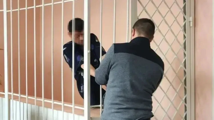 В СИЗО отправили амурчанина, который выстрелил дробью в дверь