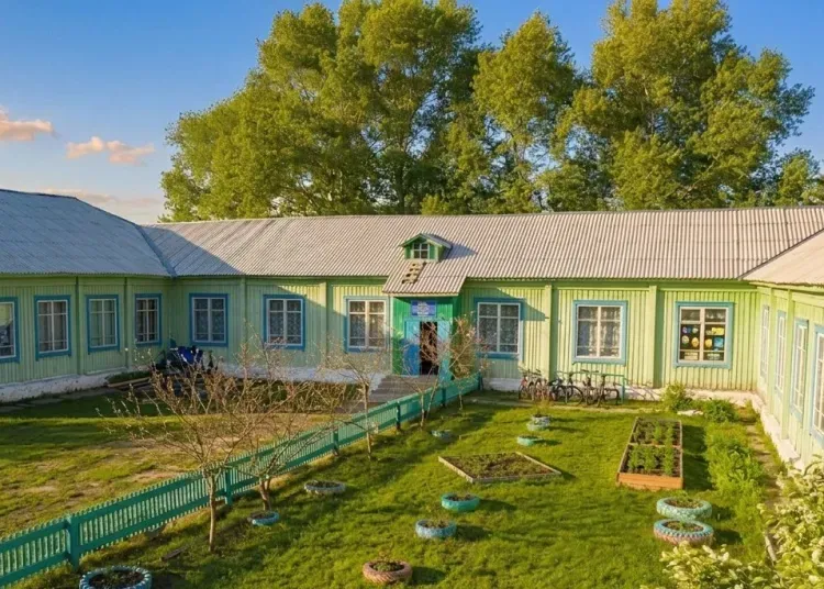 За восстановление единственной школы в Гонже борется ЛДПР