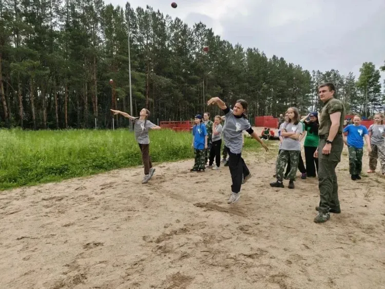 Программирование, спасательное дело и "Курс молодого бойца": чем занимаются летом амурские дети