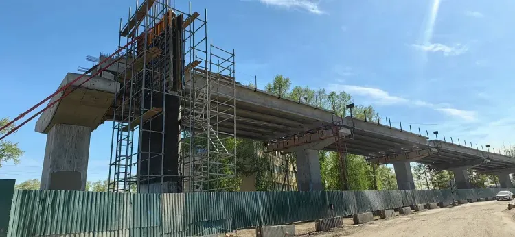 Опоры нового путепровода достраивают в Белогорске