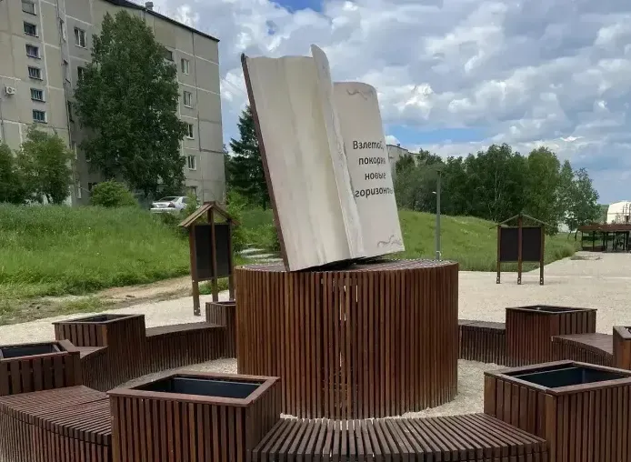 Качели и книга-артефакт: как преобразился сквер, выбранный жителями на всероссийском голосовании